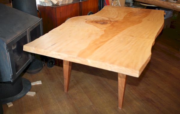 白栃一枚板テーブル | ログハウス・自然素材の木の家ならD.WOOD（ディー・ウッド）へ。兵庫・大阪・京都